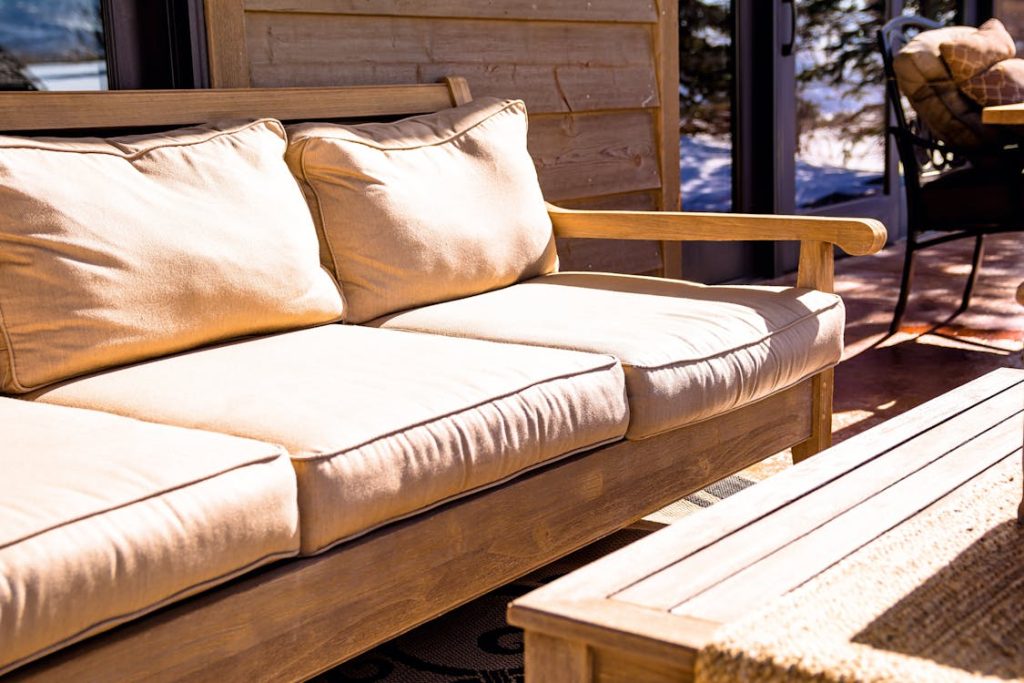 https://www.pexels.com/photo/brown-wooden-futon-placed-near-coffee-table-279652/