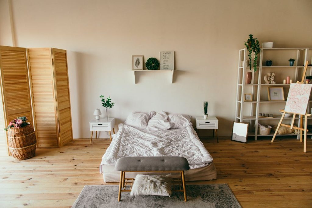duurzaam slaapkamer Photo by Dmitry Zvolskiy from Pexels: https://www.pexels.com/photo/bedroom-area-with-no-people-inside-building-2082087/